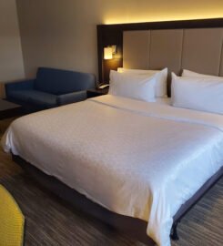 Holiday Inn Express Queens – Maspeth, an IHG Hotel