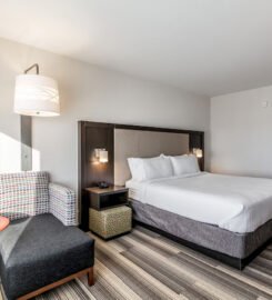 Holiday Inn Express & Suites Jersey City North – Hoboken, an IHG Hotel