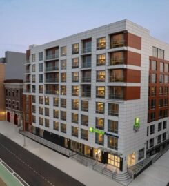 Holiday Inn Express & Suites Woodside LaGuardia Airport, an IHG Hotel