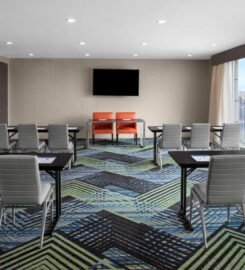 Holiday Inn Express & Suites Woodside LaGuardia Airport, an IHG Hotel