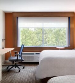 Holiday Inn Express & Suites Woodside LaGuardia Airport, an IHG Hotel