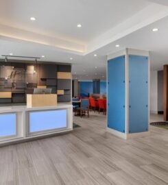 Holiday Inn Express & Suites Woodside LaGuardia Airport, an IHG Hotel