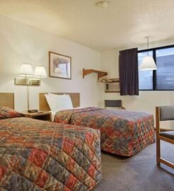 Super 8 by Wyndham Long Island City LGA Hotel