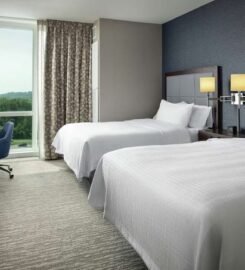 Hampton Inn & Suites Teaneck Glenpointe