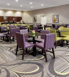 La Quinta Inn & Suites by Wyndham Clifton/Rutherford