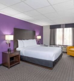 La Quinta Inn & Suites by Wyndham Clifton/Rutherford