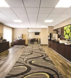 La Quinta Inn & Suites by Wyndham Clifton/Rutherford