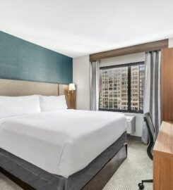 Holiday Inn Manhattan 6th Ave – Chelsea, an IHG Hotel