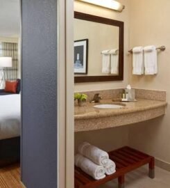 Hotel MdR Marina del Rey – a DoubleTree by Hilton