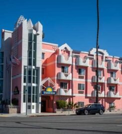 Days Inn by Wyndham Santa Monica, with Royal Charm Retreat