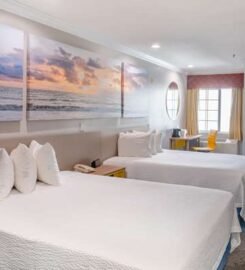 Days Inn by Wyndham Santa Monica, with Royal Charm Retreat