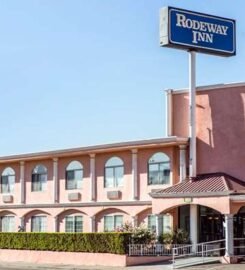 Rodeway Inn near Melrose Ave, a royal Charm Retreat