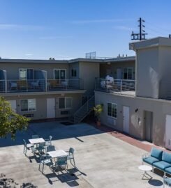 Rodeway Inn near Melrose Ave, a royal Charm Retreat