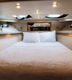 Dockside Boat & Bed, A Beautiful Modern Retreat