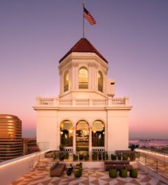 Fairmont Breakers Long Beach, A Coastal Serenity Lodge