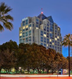 Hilton Los Angeles North/Glendale & Executive Meeting Ctr, Experiencing Majestic Stay