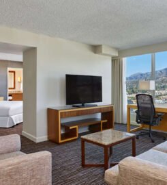 Hilton Los Angeles North/Glendale & Executive Meeting Ctr, Experiencing Majestic Stay