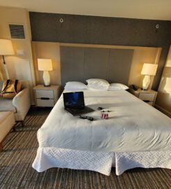 Hilton Los Angeles North/Glendale & Executive Meeting Ctr, Experiencing Majestic Stay