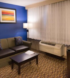 Holiday Inn Express & Suites Pasadena – Los Angeles, an IHG Hotel