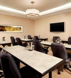 Sheraton Fairplex Suites & Conference Center, a luxury