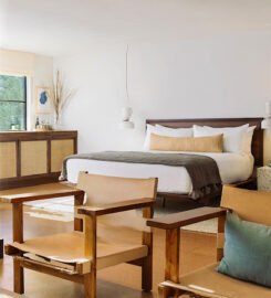 Silver Lake Pool & Inn, a Charming Comfort at Its Best