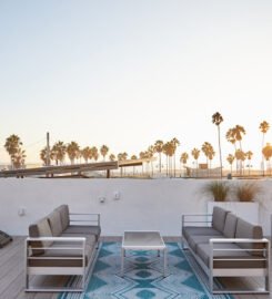 The Redline Venice Apart Hotel, A Royal Charm Retreat