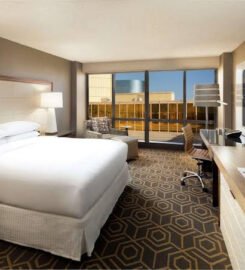 DoubleTree by Hilton Hotel Dallas – Campbell Centre, Luxury Retreat