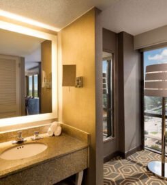 DoubleTree by Hilton Hotel Dallas – Campbell Centre, Luxury Retreat