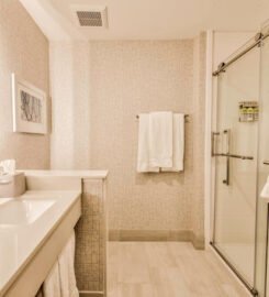 Holiday Inn Express & Suites Dallas NW – Farmers Branch, an IHG Hotel, Heavenly Abode