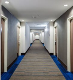 Holiday Inn Express & Suites Dallas W – I-30 Cockrell Hill, an IHG Hotel, Cozy Haven