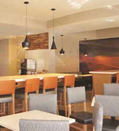 La Quinta Inn & Suites by Wyndham Dallas Love Field, A Blissful Nights Resort