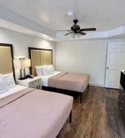 The Riverbend Hotel And Cabins