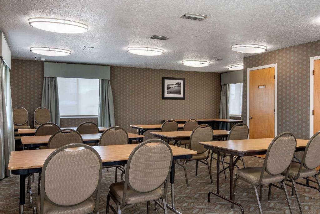 Best Western Space Shuttle Inn dining