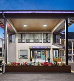 Days Inn by Wyndham Lakewood South Tacoma, Comfort Meets Convenience