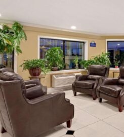 Days Inn by Wyndham Lakewood South Tacoma, Comfort Meets Convenience