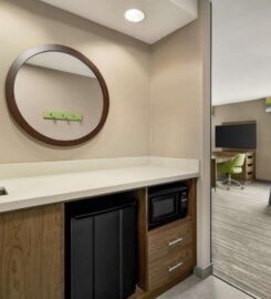 Hampton Inn & Suites Tacoma/Puyallup, Tranquil Paradise Inn