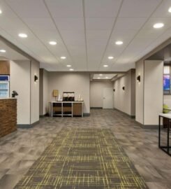 Hampton Inn & Suites Tacoma/Puyallup, Tranquil Paradise Inn