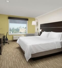 Holiday Inn Express & Suites Puyallup (Tacoma Area) by IHG, A Heavenly Hideaway