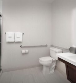 Holiday Inn Express & Suites Puyallup (Tacoma Area) by IHG, A Heavenly Hideaway