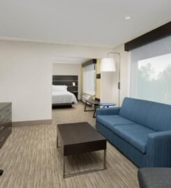 Holiday Inn Express & Suites Puyallup (Tacoma Area) by IHG, A Heavenly Hideaway