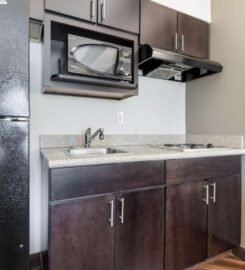La Quinta Inn & Suites by Wyndham Auburn, Your Gateway to Comfort and Convenience