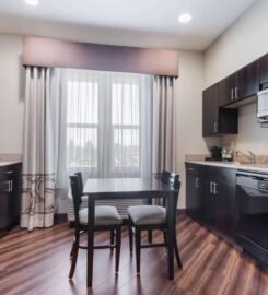 La Quinta Inn & Suites by Wyndham Auburn, Your Gateway to Comfort and Convenience