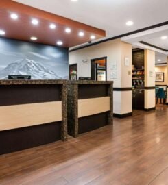 La Quinta Inn & Suites by Wyndham Auburn, Your Gateway to Comfort and Convenience