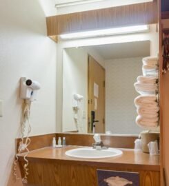 GuestHouse Fife, Affordable Comfort Near Tacoma