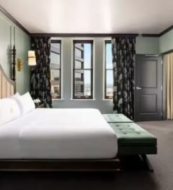 The Candler Hotel Atlanta, Curio Collection by Hilton