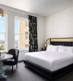 The Candler Hotel Atlanta, Curio Collection by Hilton