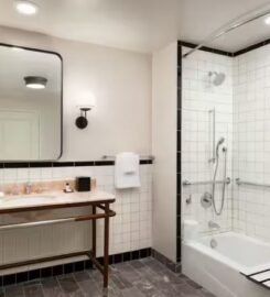 The Candler Hotel Atlanta, Curio Collection by Hilton