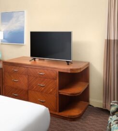 Sherry Frontenac Oceanfront Hotel